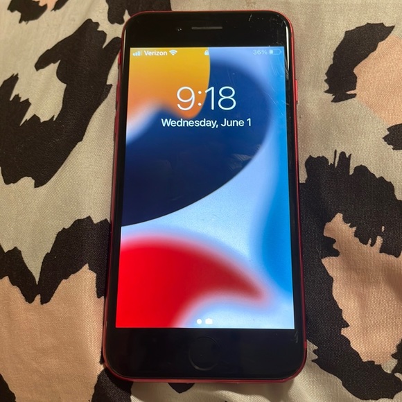 iPhone SE, cracked back,IC unlocked